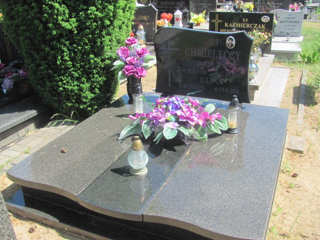 Grób Julian Chmielecki