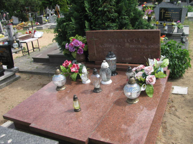 Grób Bronisław Nowicki