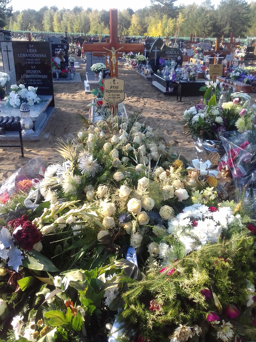 Grób Jerzy Stępniewski