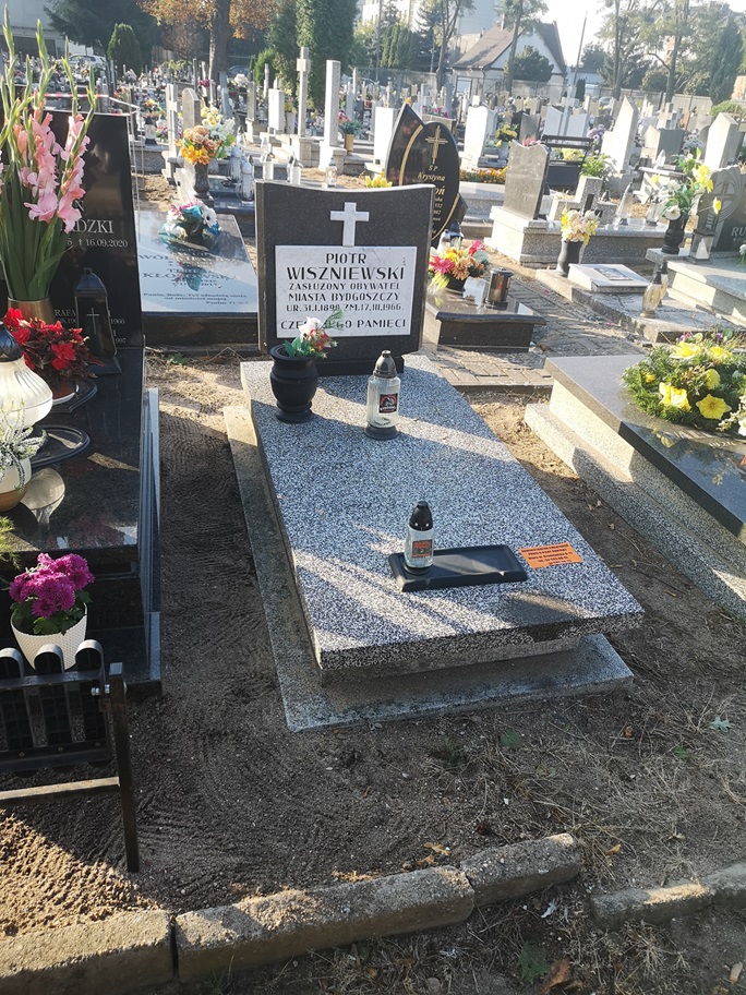 Grób Piotr Wiszniewski