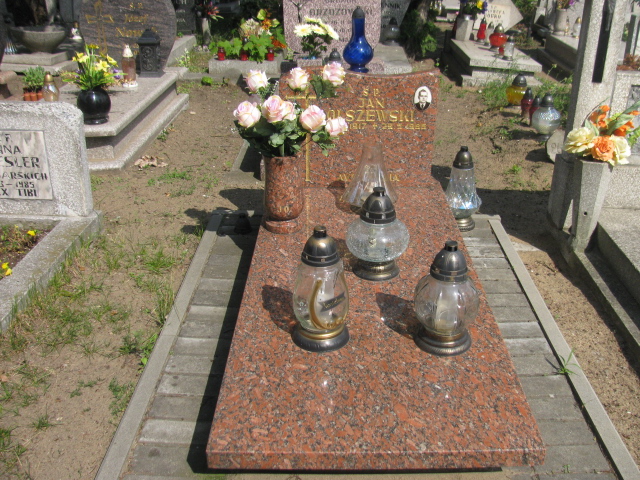 Grób Jan Olszewski